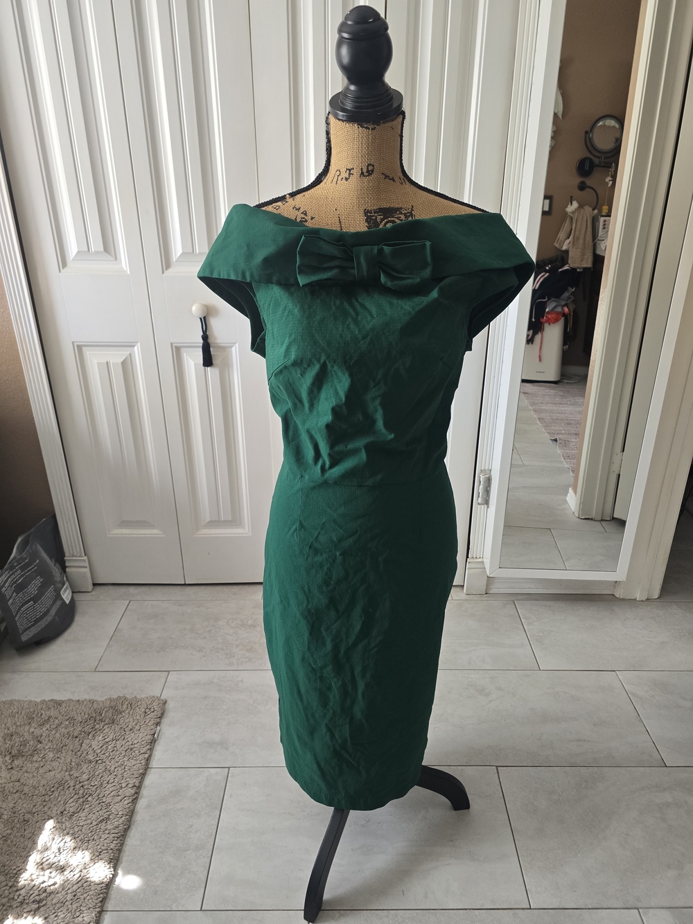Barbie Emerald Bow-Detail Midi Dress - Picture 4 of 9